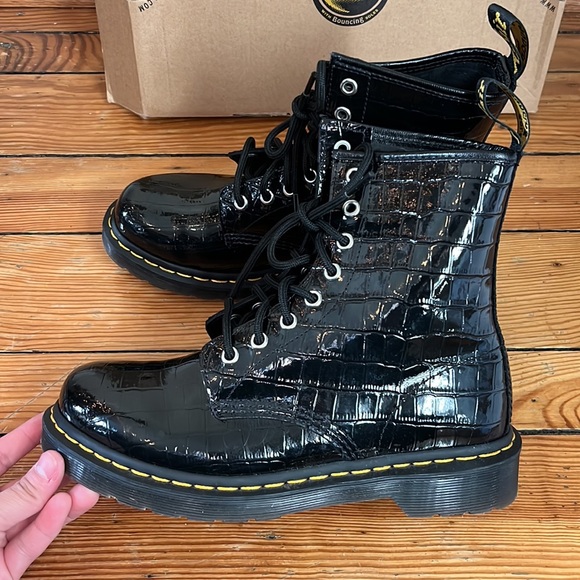 DR. MARTENS 1460 W Black Patent Lamper Croc Emboss Boots - Picture 13 of 16